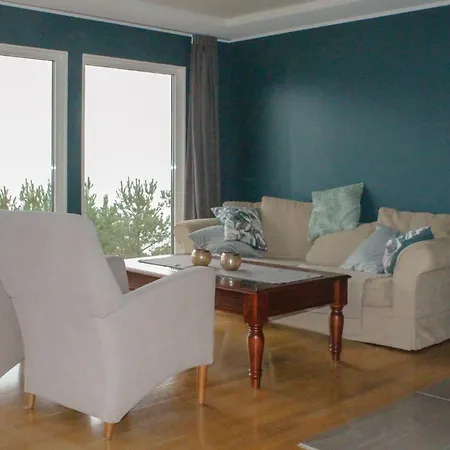 2 Bedroom In Strandvik * Dalland